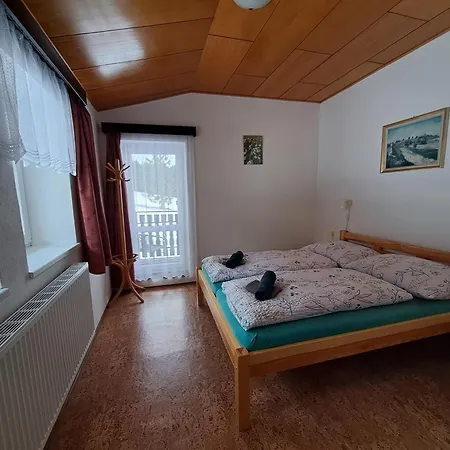 Pochop Guest house *